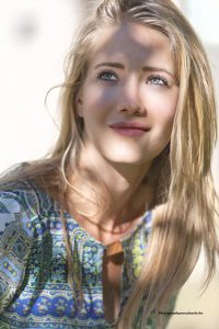portré fotó szőke nő arckép árnyékokkal